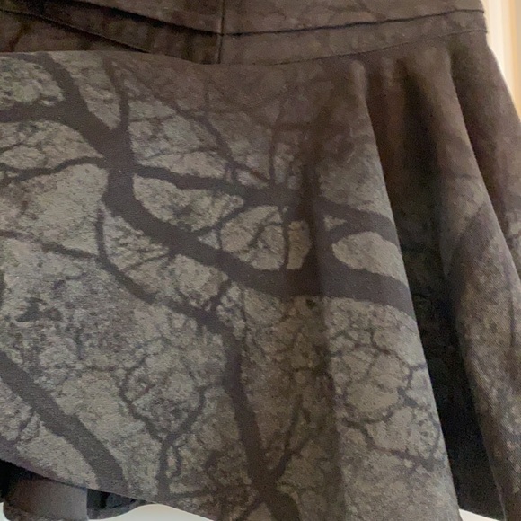 Ladies black shadow tree skirt - Picture 2 of 4